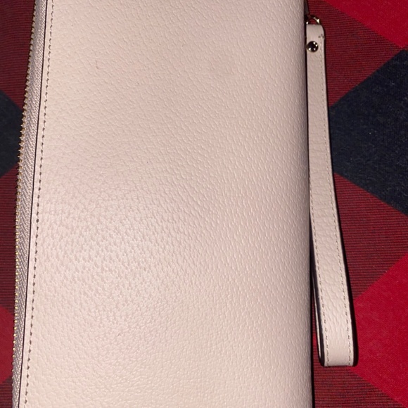 Kate spade pink and white wristlet - Picture 4 of 4
